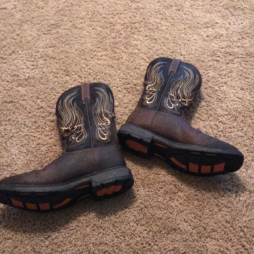 Men’s square toed cowboy boots